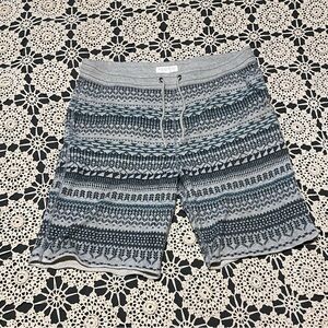 Aeropostale men’s tribal print 100% cotton drawstring shorts. Size L